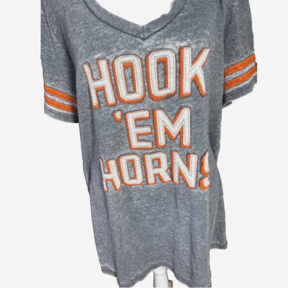 NWT Texas Longhorns Hook ’Em Horns Distressed Gray Graphic T-Shirt Women’s XL - Picture 4 of 8